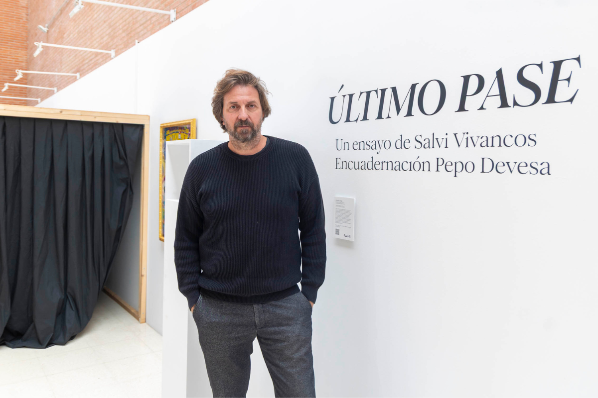 Salvi Vivancos en la exposición 'Último pase'