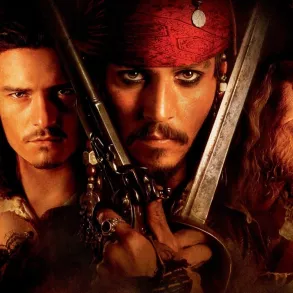 PIRATAS DEL CARIBE: LA MALDICIÓN DE LA PERLA NEGRA